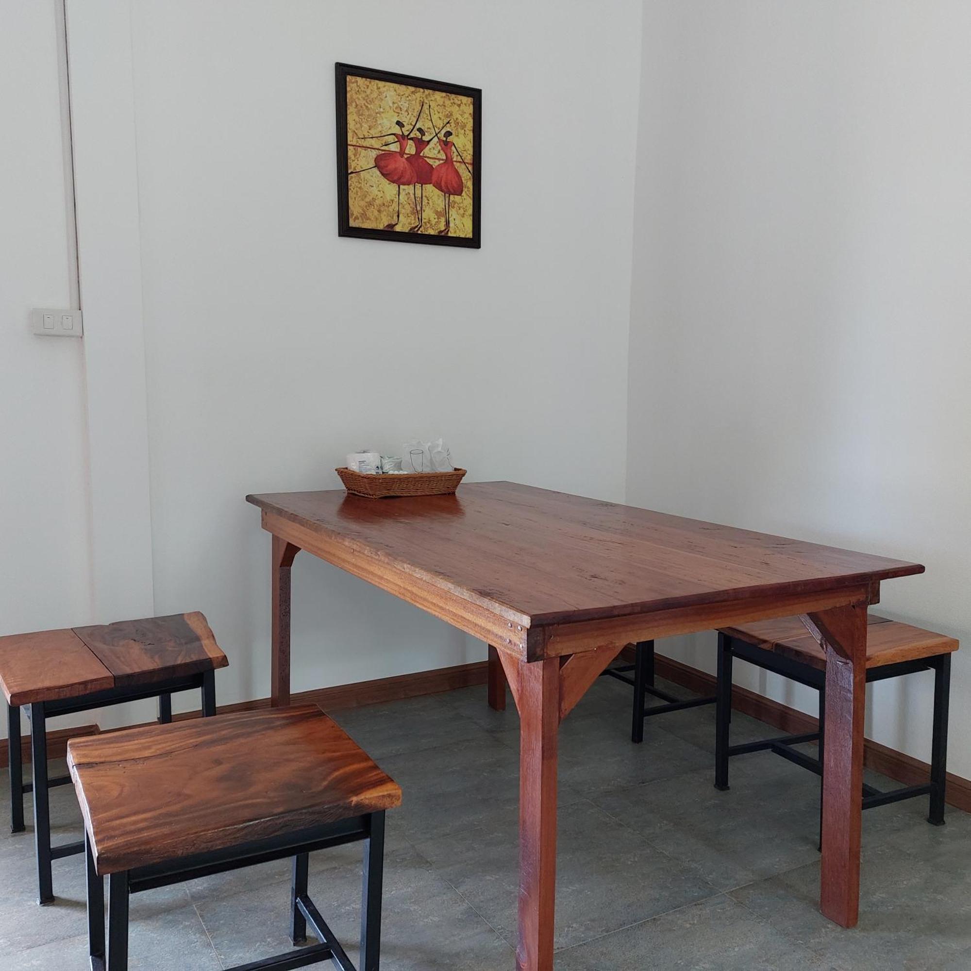 Yoga Homestay Seka Bilik gambar